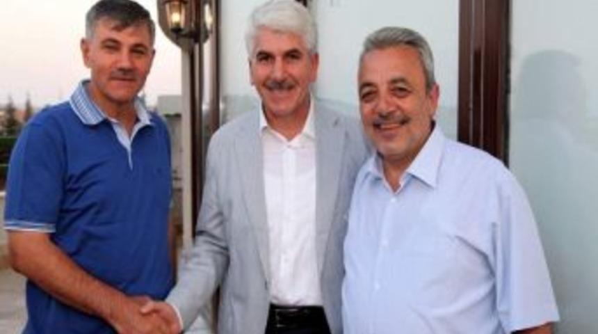 Odunpazarı Beledyesi Meclis &Uuml;yeleri İftar Yemeğinde Bir Araya Geldi