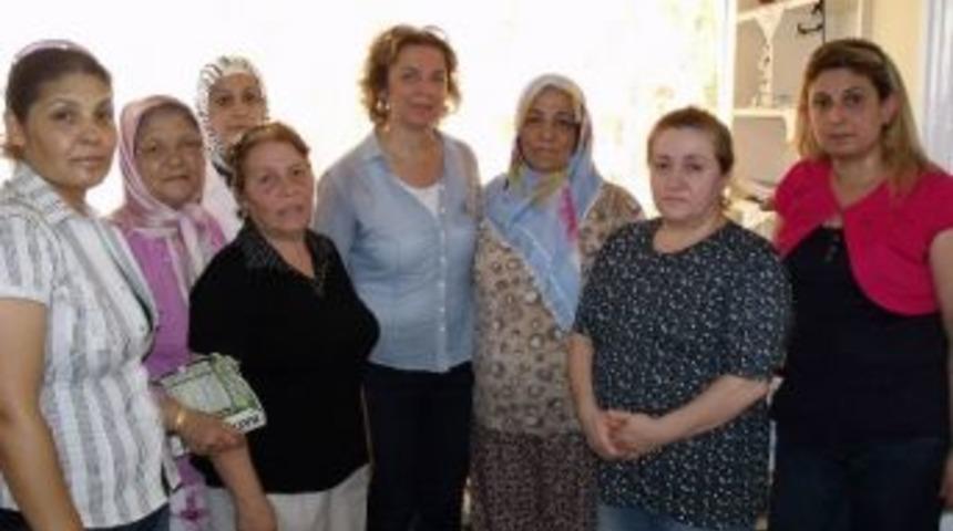 Ak Kadınlardan Salihli'de &Ccedil;at Kapı Ramazan Ziyareti