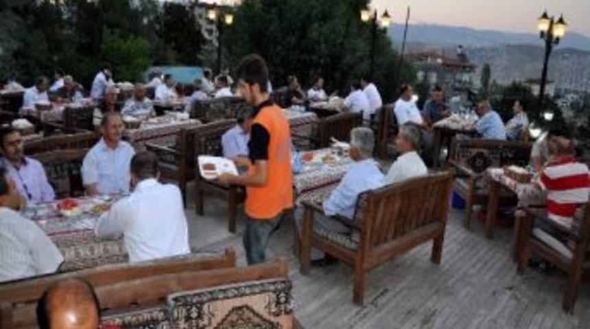 Suşehri M&uuml;ft&uuml;l&uuml;ğ&uuml;&rsquo;nden İftar Yemeği