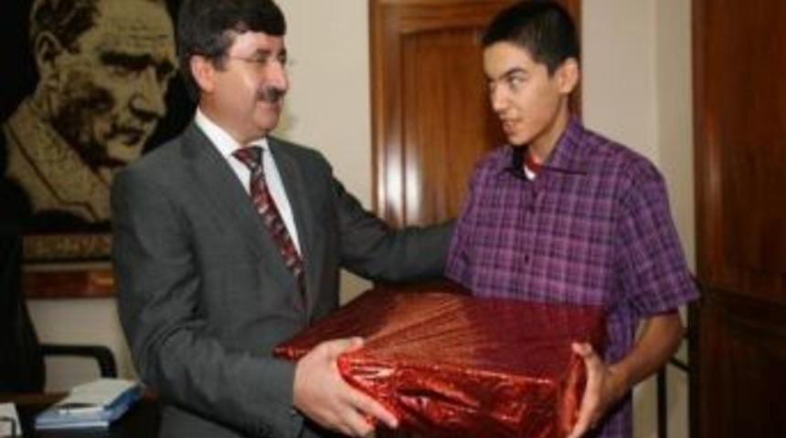 G&ouml;rme Engelli Şampiyon Judocuya Hediye Bilgisayar