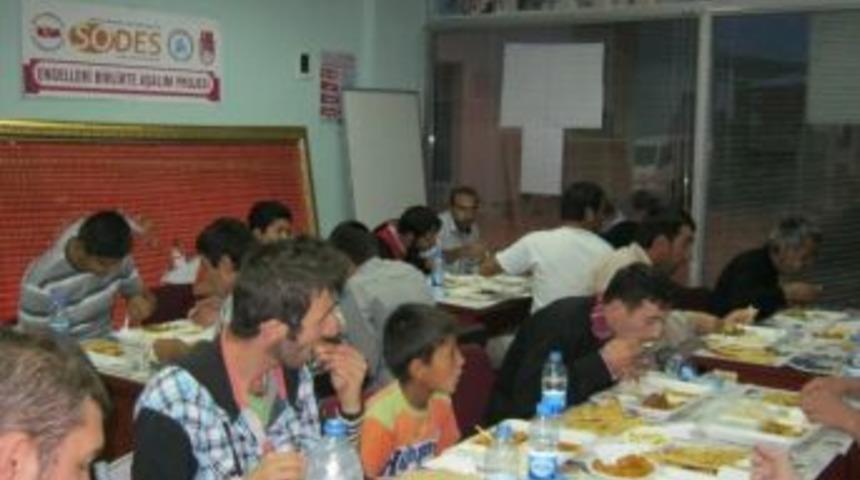 Yemek Fabrikası&rsquo;ndan Engellilere İftar Yemeği