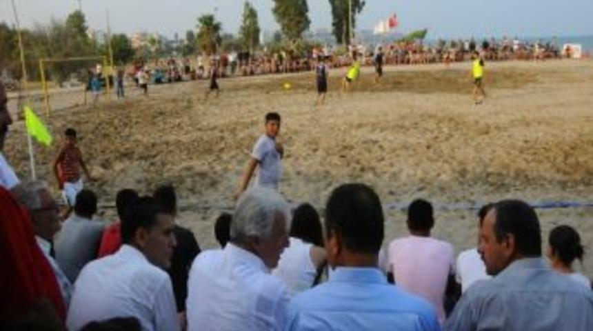 Karataş&rsquo;ta Plaj Futbolu