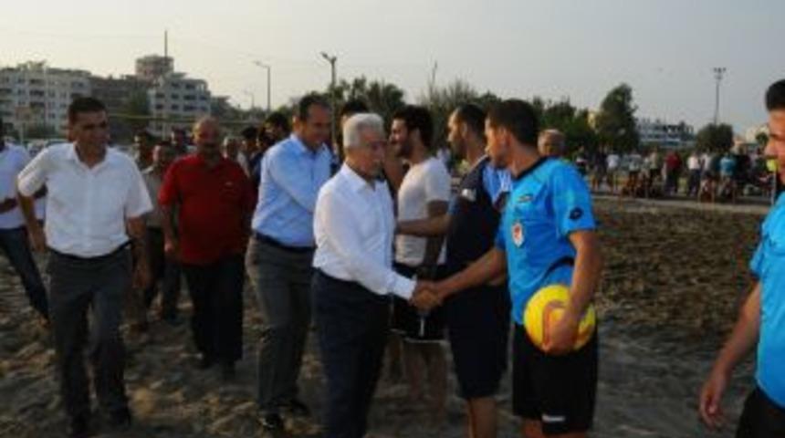 Karataş'ta plaj futbolu