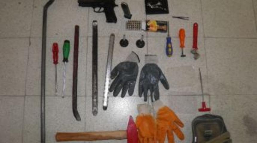 Bolu&rsquo;da Bir Hayırseverin Evini Soyan Hırsızlar Yakalandı