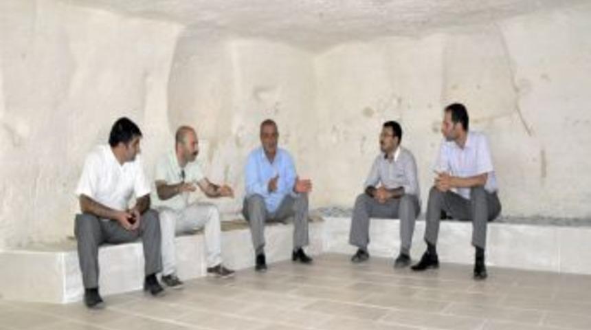 Yıllar &Ouml;nce Terk Ettiği K&ouml;y&uuml;ne Botanik Park Yapmak Istiyor