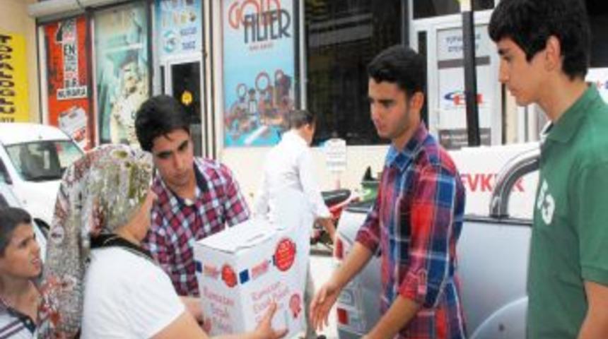 Adana Gen&ccedil;lik Platformu 100 Ailenin &lsquo;sofrasına Bereket&rsquo; Oldu