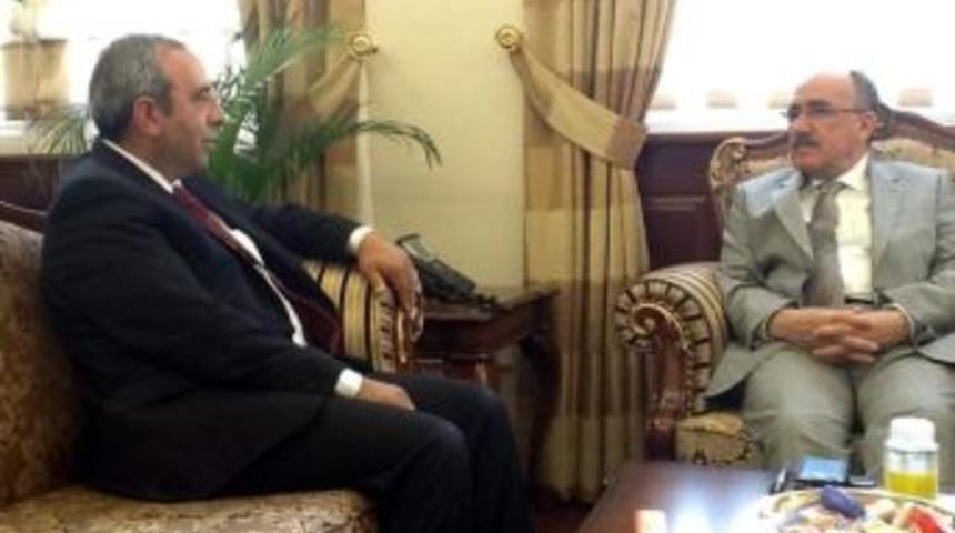 Van Yy&uuml; Rekt&ouml;r&uuml; Prof. Dr. Battal&rsquo;dan Atalay, Akdağ Ve Bayraktar&rsquo;a Teşekk&uuml;r Ziyareti