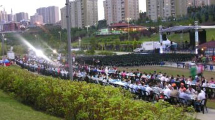 Başakşehir Bilgievi &Ouml;ğrencilerine Iftar