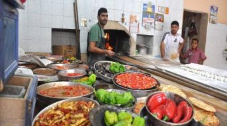 Ramazan'da Fırıncıların Tepsi &Ccedil;ilesi