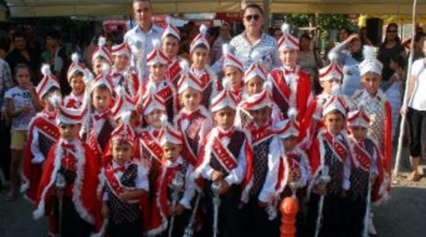 Mhp Sel&ccedil;uk İl&ccedil;e Teşkilatı'nın D&uuml;zenlediği Geleneksel Toplu S&uuml;nnet Ş&ouml;leni Yoksul Aileleri Sevindirecek