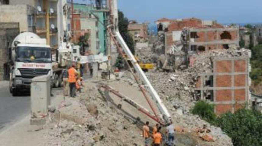 Erdoğdu Yolunda Yıkımlar S&uuml;r&uuml;yor