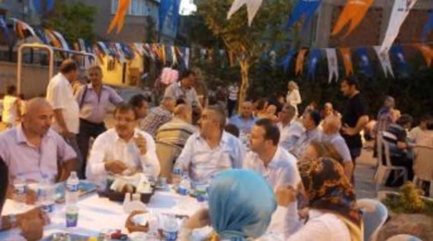 Ak Parti Osmangazi Teşkilatı Vatandaşlarla İftarda Buluştu