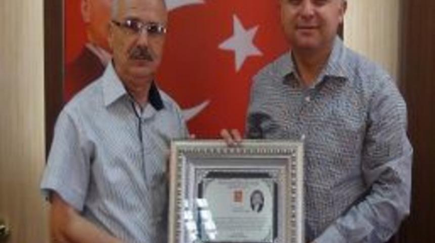 Gazilerden Kaymakam Turan'a Plaket
