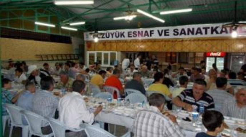 Boz&uuml;y&uuml;k'te Esnaf İftar Yemeğinde Buluştu