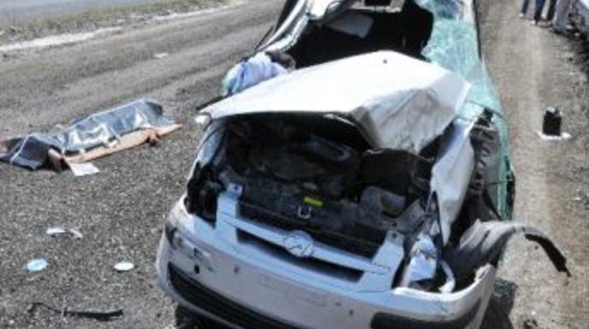 Otomobil Takla Attı: 1 &Ouml;l&uuml;