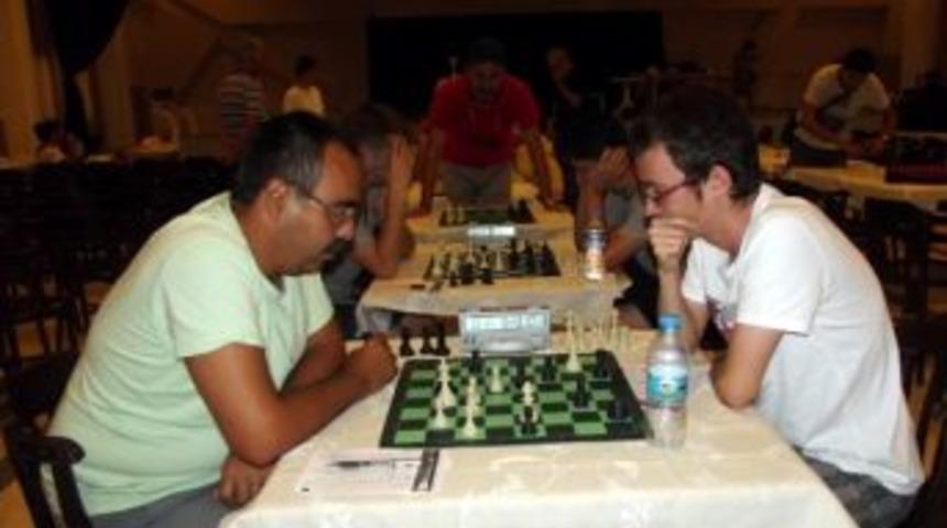 6. Ayvalık Yaz Satran&ccedil; Turnuvası&rsquo;nda Zafer Akyıldız&rsquo;ın Oldu