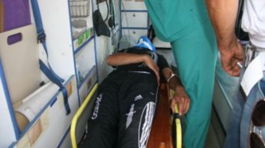 Kamyonetle Otomobil &Ccedil;arpıştı: 3 Yaralı