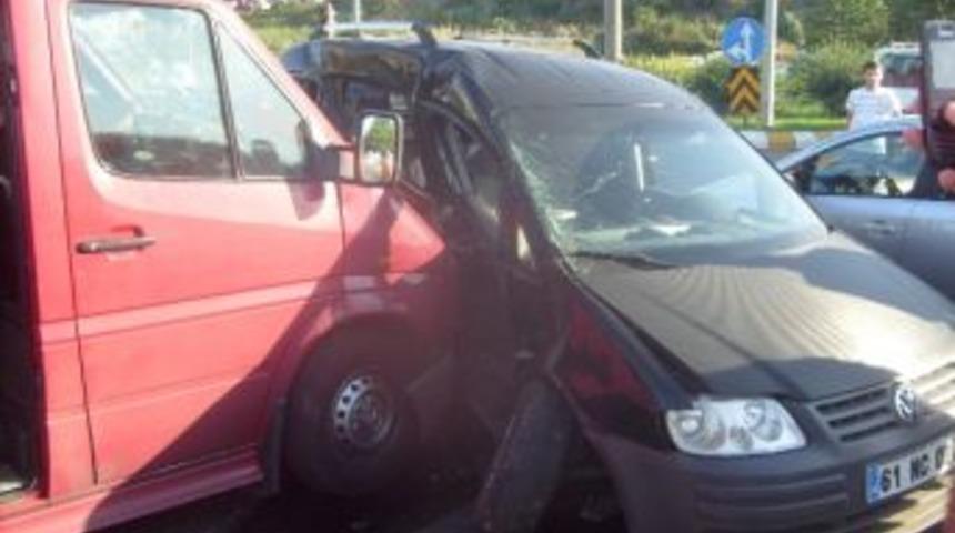 Trabzon'da Trafik Kazası: 3 Yaralı