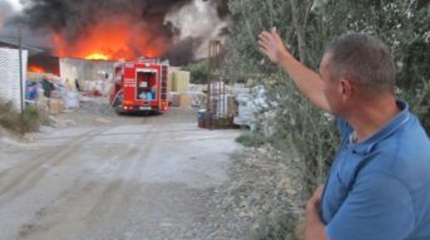 Plastik D&uuml;kk&acirc;nında Yangın