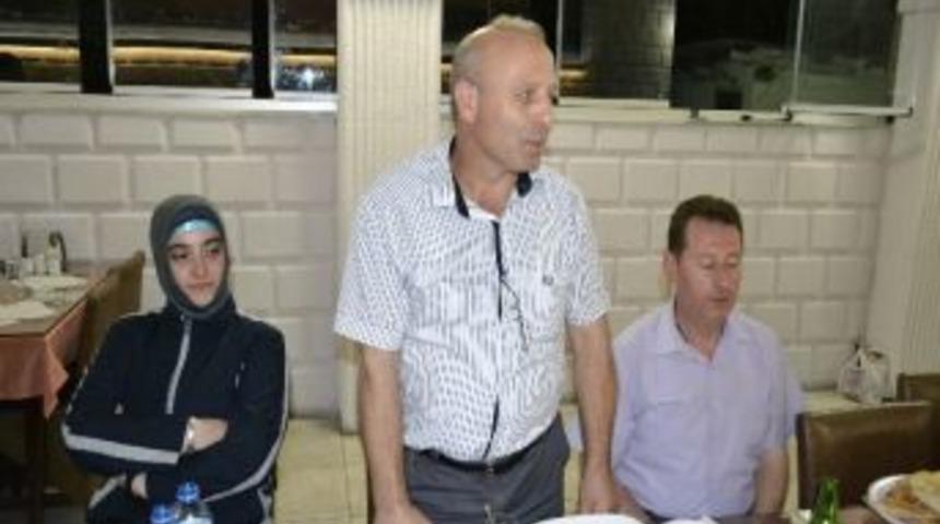 Ak Parti Gazetecilere Sahur Verdi