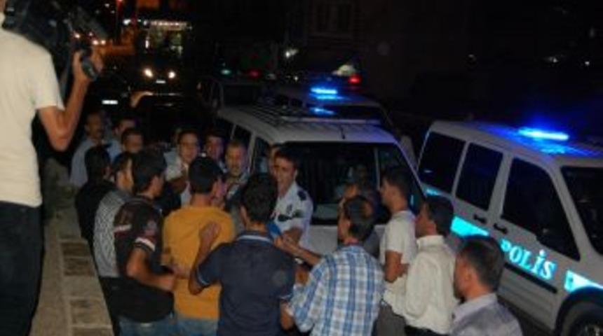 Şanlıurfa'da Aileler Arası Kavga: 2 Yaralı, 5 G&ouml;zaltı