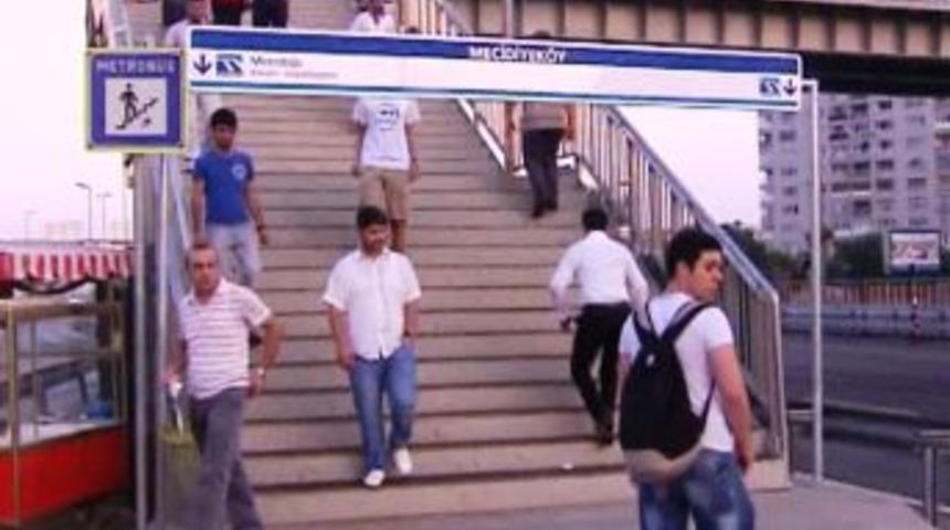 Mecidiyek&ouml;y Metrob&uuml;s Durağındaki Alt Ge&ccedil;it Kapatıldı
