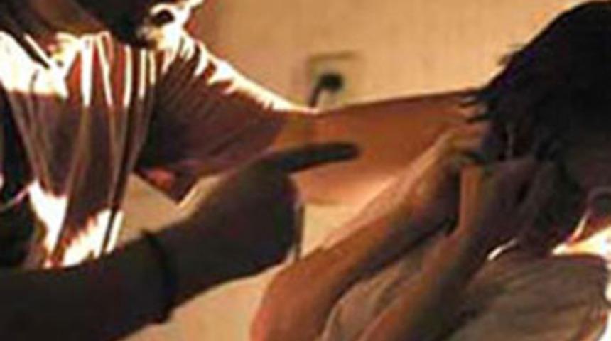 Ayrılmak isteyen sevgilisini d&ouml;vd&uuml;