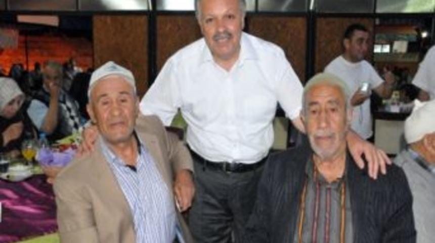 Vali Kahraman, Yaşlı Ve Kimsesiz &Ccedil;ocuklara İftar Yemeği Verdi