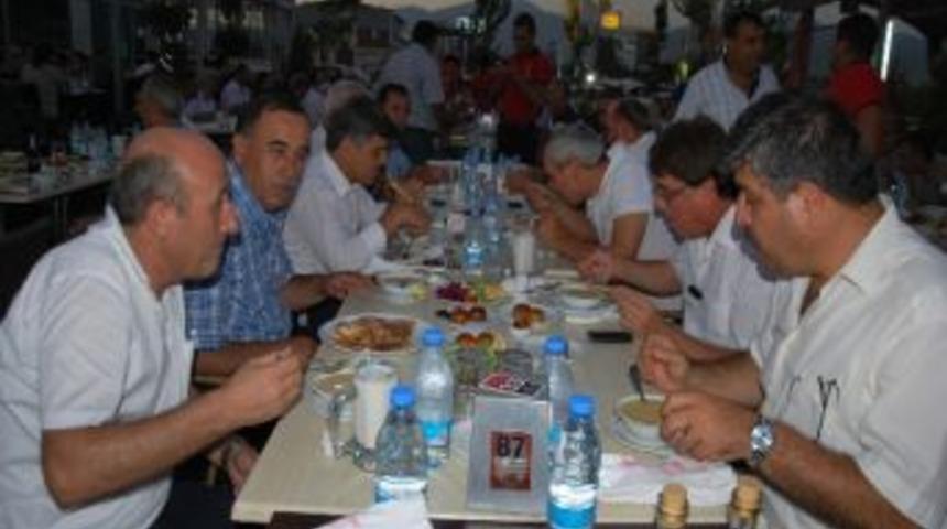 Belde Belediye Başkanları Belediyelerin Kapanmaması İ&ccedil;in Bir Araya Geldi