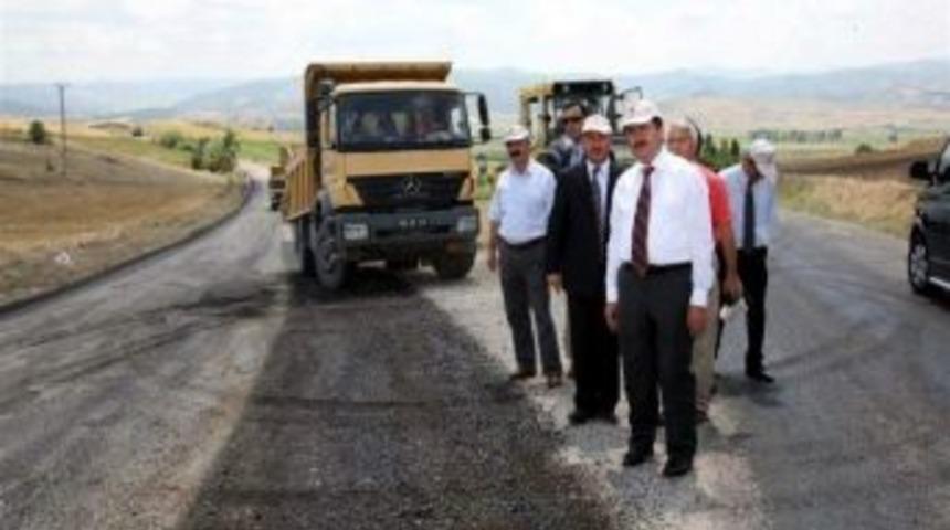 Vali &Ouml;z&rsquo;den Asfaltlama &Ccedil;alışmalarına Takip