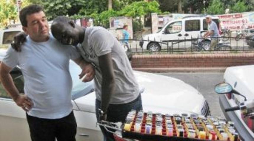 Senegal&rsquo;li &Ouml;ğrencilerin Eğitim Parası Saatten