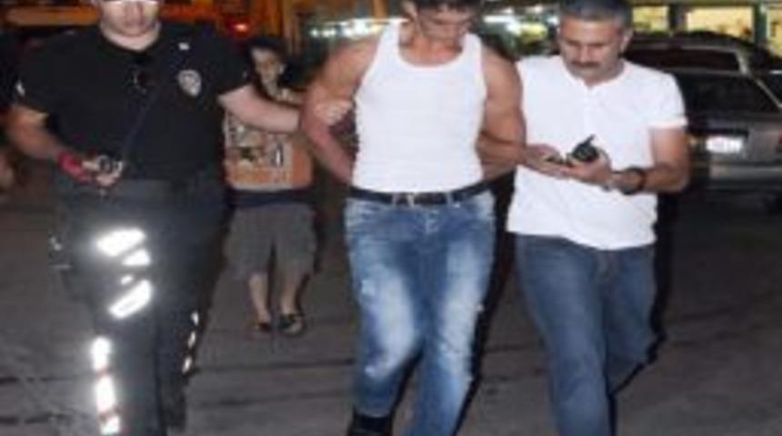 Sivas'ta Bı&ccedil;aklı Kavga: 1 Yaralı