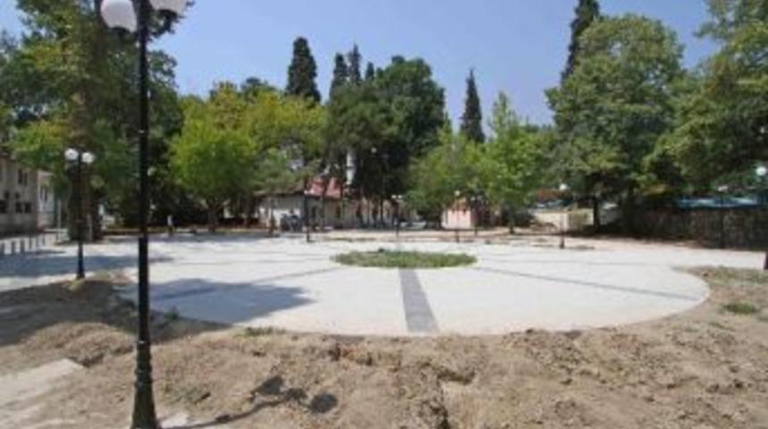 S&uuml;mer Cami Meydanı'nda &Ccedil;alışmalar S&uuml;r&uuml;yor