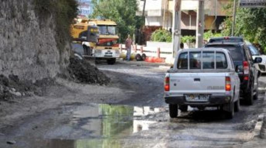 Kanalizasyon &Ccedil;alışmaları S&uuml;r&uuml;yor