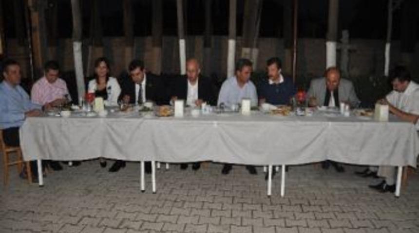 İzmir'deki Tarihi Kilisede Hristiyan-m&uuml;sl&uuml;man Kardeşliği Yaşandı