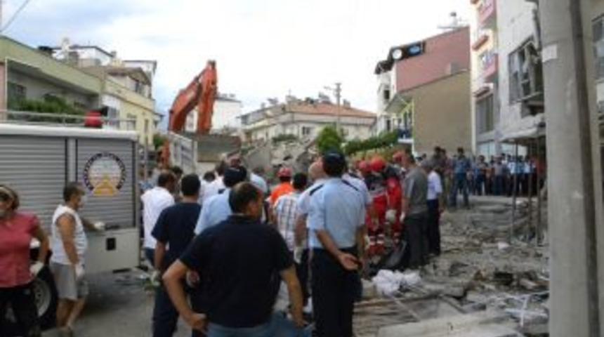 Develi&rsquo;de Kamyonun &Ccedil;arptığı Iki Bina Yıktırıldı