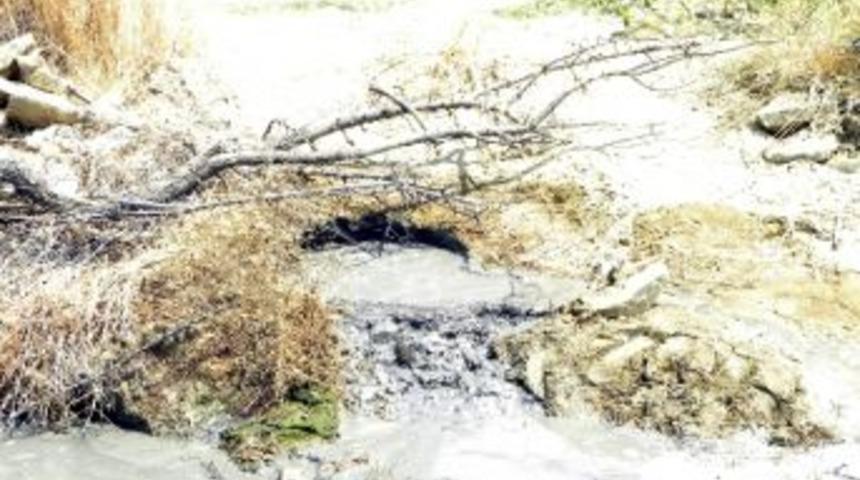 Termal Su K&ouml;y&uuml;n Ulaşımını Aksattı