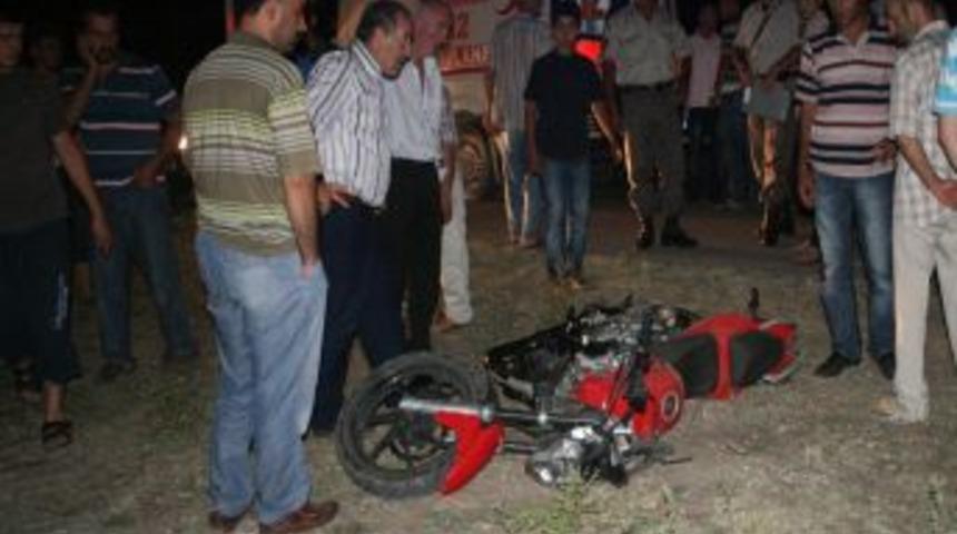 Akyazı'da 2 Motosiklet &Ccedil;arpıştı: 4 Yaralı