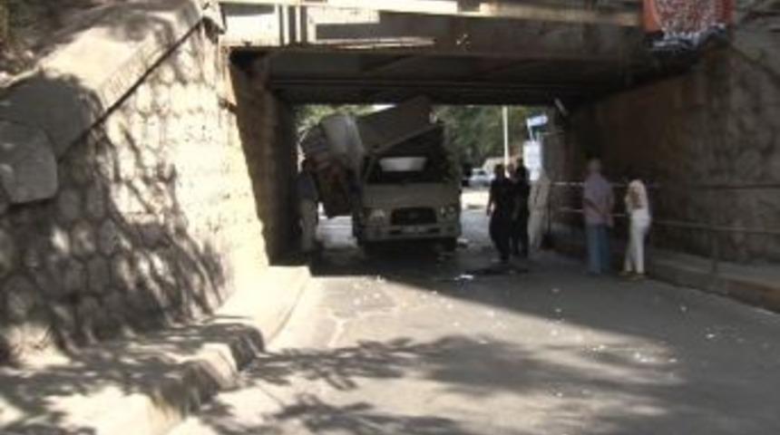 Kağıt Gibi Par&ccedil;alandı!