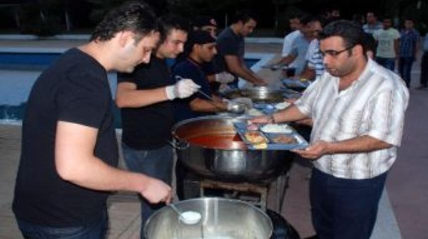 Ayto İftar Sofrasını İncirliova&rsquo;da Kurdu