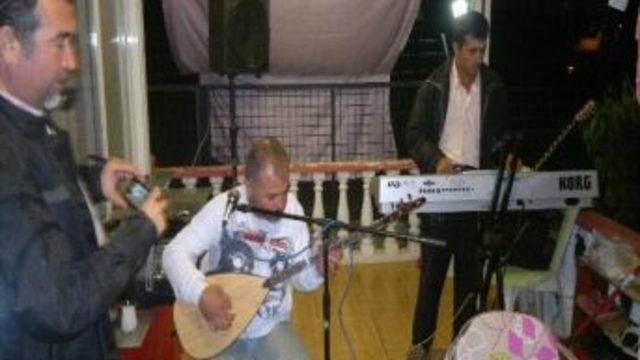 İzmir Sıcaklardan Kavrulurken, Sancar Ailesi Ödemiş'in Ovacık Yaylası'nda Doğal Ve Serin Havanın Tadını Çıkarıyor