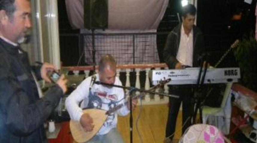 İzmir Sıcaklardan Kavrulurken, Sancar Ailesi &Ouml;demiş'in Ovacık Yaylası'nda Doğal Ve Serin Havanın Tadını &Ccedil;ıkarıyor