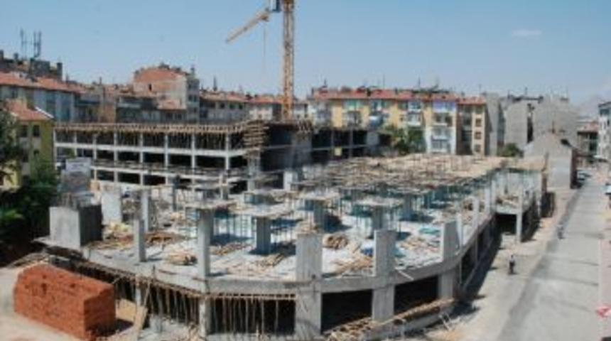 Şems Katlı Otoparkı İnşaatı S&uuml;r&uuml;yor