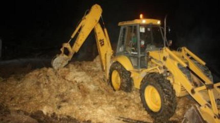 Jenerat&ouml;r&uuml;n Sebep Olduğu Yangında, Saman Balyaları K&uuml;l Oldu