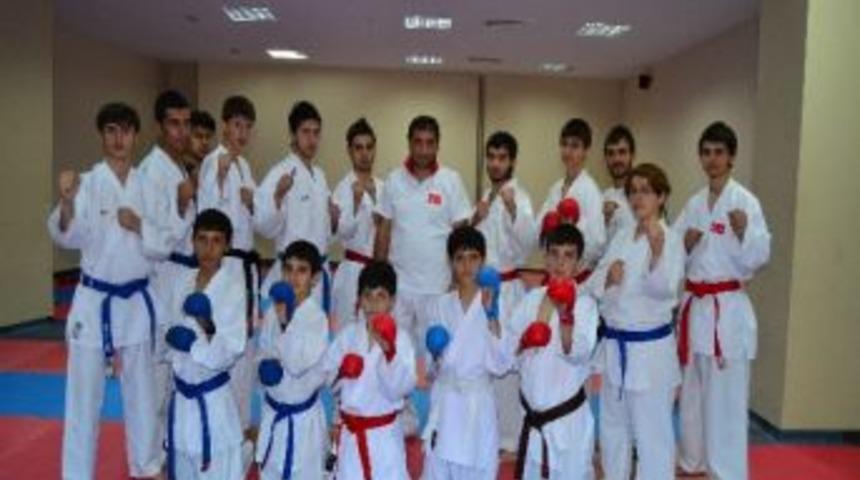 Erzurum'da D&ouml;rt Koldan Karate