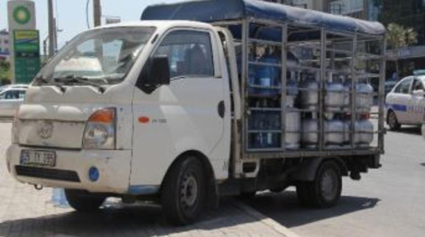 T&uuml;pgazın Damacana Sularıyla Reaksiyonuna Dikkat