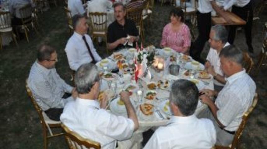 Balkan İş D&uuml;nyası Dayanışma Derneğinden İftar