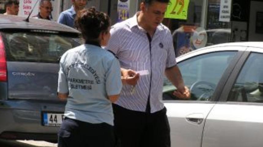 Malatya'da Bayan Parkmetre G&ouml;revlisi