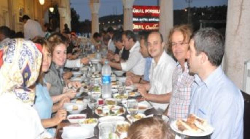 K&uuml;giad &Uuml;yeleri İftarda Buluştu