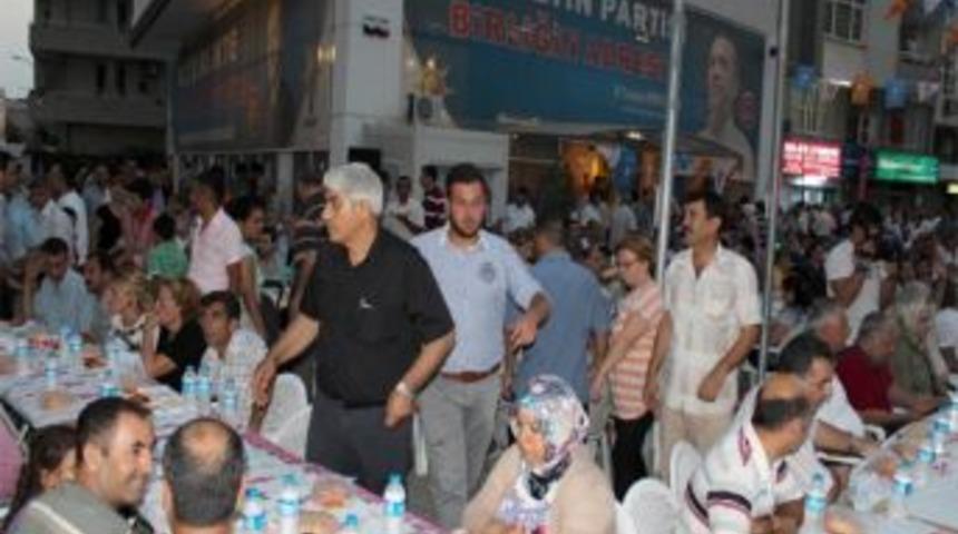 G&uuml;rkan, Ak Parti Seyhan İl&ccedil;e Teşkilatının İftarına Katıldı